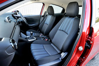 シート表皮はクロス。「13C」と同様にストライプ柄となる。