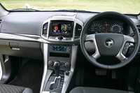 2色シート＆充実装備の「キャプティバ」が登場の画像