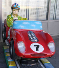 スイスの生協で発見したルマン・レーサー。（写真4）