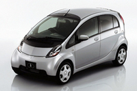 「三菱 i」に、ブラック内装でキメた特別仕様車の画像