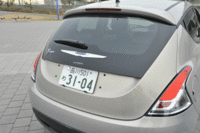 トランク容量は245リッター。リアシートは60：40の分割可倒式。（クリックするとリアシートが倒れるさまが見られます）