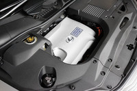 3.5リッターV6エンジンとモーターを組み合わせたハイブリッドシステムを搭載。公表される燃費は、JC08モードで16.4km/リッター、10・15モードで18.8km/リッター。