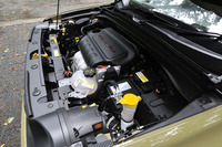 175psを生み出す2.4リッター直4“タイガーシャーク”マルチエアエンジン（レギュラーガソリン仕様）。ZFの9段トルコンATが組み合わされる。