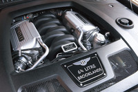 ついに537psと1050Nmを発揮するに至ったベントレー伝統の6.75リッタープッシュロッドV8ツインターボ。近年大幅に改良されたが、それもそろそろ限界か。