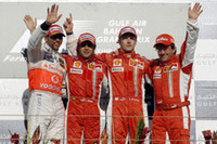 待望の1勝目を獲得したフェリッペ・マッサ（左から2番目）、デビューから3戦連続表彰台という記録を達成した2位ルイス・ハミルトン（左）、そして3位キミ・ライコネン（左から3番目）。（写真＝Ferrari）
