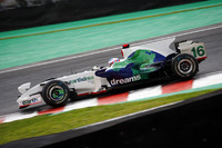 結果として最後の年となった2008年。ロス・ブラウン率いるホンダの照準は来季に向いていた、というのが皮肉である。最高位はルーベンス・バリケロによる3位。ジェンソン・バトンとともに稼いだポイントは僅か14点だった。（写真＝Honda）