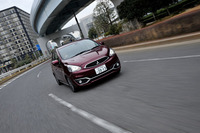 エンジンやCVTの細やかな改良により、燃費は従来の1.2リッターモデルから0.4km/リッター向上の25.4km/リッターに改善している。