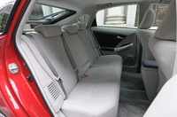 リアシートは、先代モデルと比べ、頭上空間が広くなった。