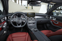 インテリアの様子。テスト車は左ハンドル仕様だが、2016年8月以降、右ハンドル車も選べるようになった。