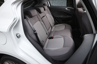 シートカラーは「スプリント」がグレー、「スポルティーバ」がブラックの組み合わせ。後者にはオプションで「レッド」「ナチュラル（茶）」「ブラック」の、3色のレザーシートも用意される。