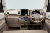 「N-BOXスラッシュ」のインストゥルメントパネルまわり。