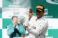 ロズベルグのチームメイトでありポイントリーダーのルイス・ハミルトンは2位、連勝記録は「5」で止まった。（Photo=Mercedes）
    