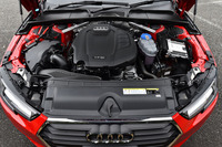 “ミラーサイクル”を採用する新開発の2リッター直4ターボエンジン（190ps、32.6kgm）が搭載される。JC08モード燃費は18.4km/リッター。