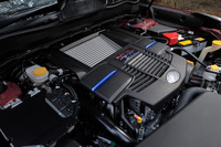 「2.0XT EyeSight」に搭載される2リッター水平対向4気筒直噴ターボエンジン。280psの最高出力と35.7kgmの最大トルクを発生する。