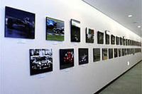 アマチュア写真家のレース写真展、鈴鹿で開催の画像