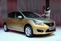 「日産ティーダ」