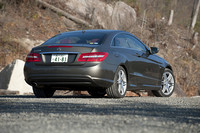 個人的には、なだらかに落ちていくルーフラインの美しさがEクラス クーペのデザイン的ハイライト。きれいなフォルムと、後席の居住空間が両立しているあたりがデザインのマジック。