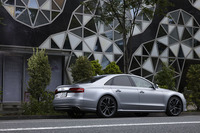 
	日本では、従来の「S8」に代わる高性能セダンとしてラインナップされた「S8プラス」。2016年4月に国内販売がスタートした。
	