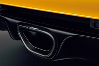 カーボンエンド付きの、アクラポヴィッチ製チタンマフラー。