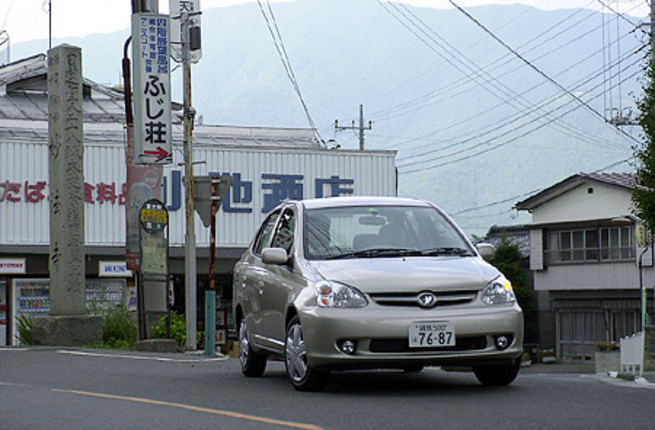 【スペック】全長×全幅×全高＝4180×1660×1500mm/ホイールベース＝2370mm/車重＝950kg/駆動方式＝FF/1.5リッター直4DOHC16バルブ（109ps/6000rpm、14.4kgm/4200rpm）/車両本体価格＝145.8万円（テスト車＝157.3万円）