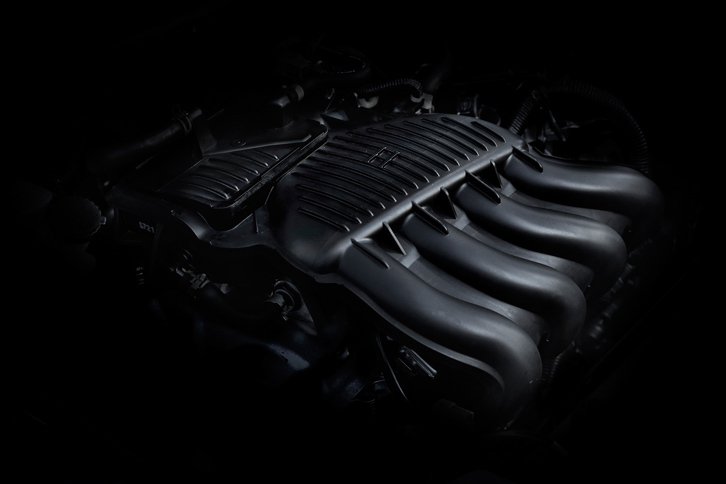 ハンドビルドの「HR16DE」エンジン。