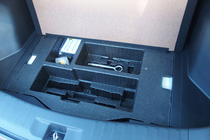 ホンダWR-V Zブラックスタイル（荷室）