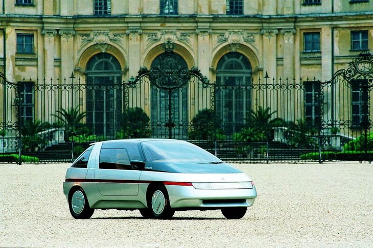 ジョルジェット・ジウジアーロの手による「イタルデザイン・オービット」（1986年）。ベース車両は「フォルクスワーゲン・ゴルフ シンクロ」。