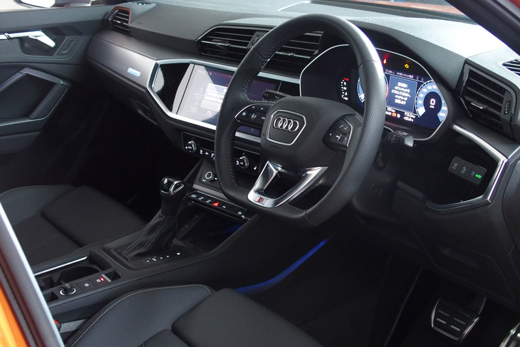 アウディQ3（インテリア）
