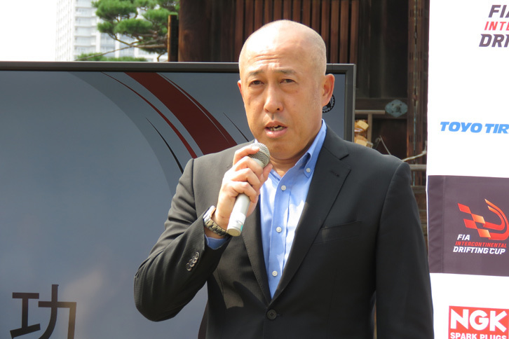 ドリフト競技の歴史と、IDC開催までの経緯、今後の展望について語るサンプロスの齋田 功氏。将来的にはIDCを「F1のモナコGPやWECのルマン24時間レース、インディーカーのインディ500のような“モータースポーツの新たな定番”にしたい」とのこと。