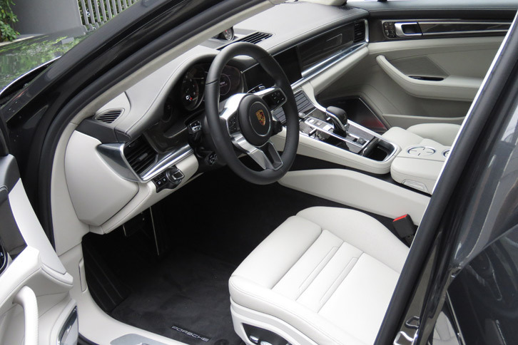 ポルシェ・パナメーラ ターボ（インテリア）