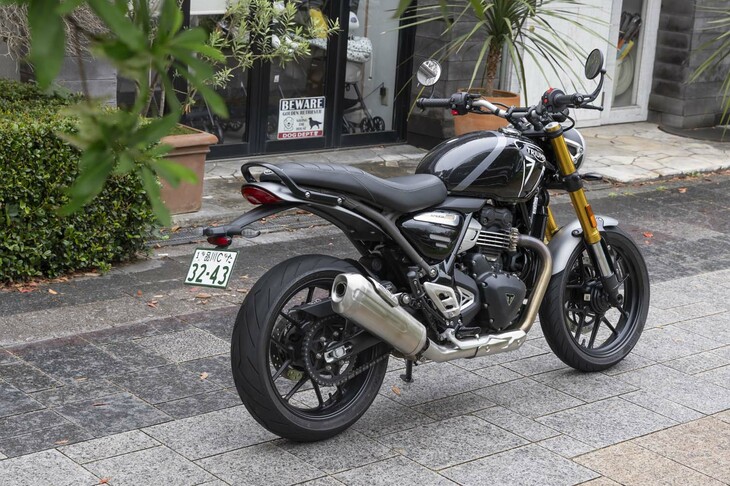 2023年6月に、兄弟車「スクランブラー400X」とともに発表された「スピード400」。完全新設計のフレームに新開発のエンジンを搭載した、トライアンフとしては久々となる中排気量モデルだ。