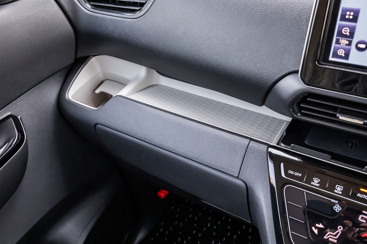 デリカミニTプレミアム（助手席側のダッシュボード）