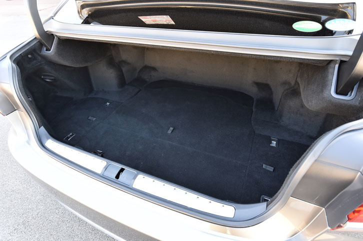 トランクルームは、全車9.5インチのゴルフバッグを4つ収納可能。（写真は「LS500h“エグゼクティブ”」のもの）