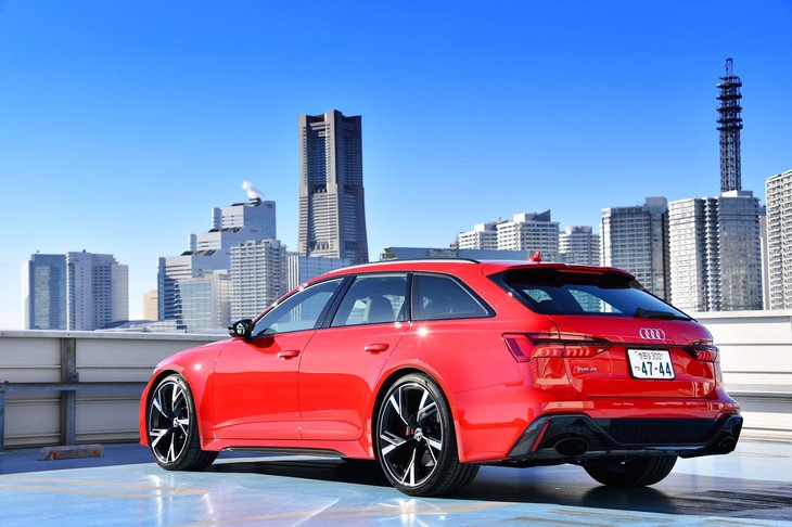 アウディのハイパフォーマンスワゴン「RS 6アバント」。現行型は2020年11月に国内で発売された。