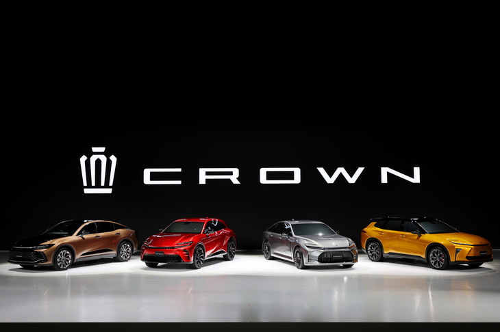 16代目となる新型「クラウン」は（写真向かって左から）「クロスオーバー」「スポーツ」「セダン」「エステート」の4車種構成となり、グローバルに販売されることがアナウンスされた。