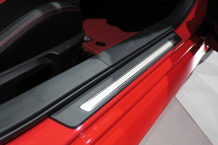 トヨタGR 86（サイドシル）