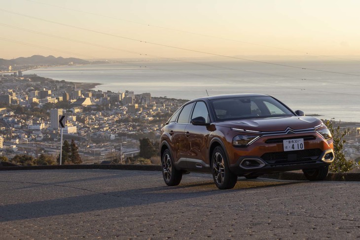 「AMI 6」や「GS」などの系譜に連なると説明される新型「シトロエンC4」。国内では2022年1月22日に発売されたばかりだ。