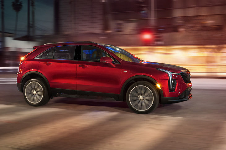 外板色は「クリスタルホワイト トライコート」「ステラーブラック メタリック」「アージェントシルバー メタリック」「ラディアントレッド ティントコート」（写真）の4色から選択できる。