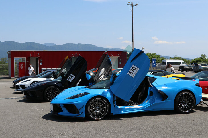 強烈な個性を放つシボレーをマイカーに選ぶオーナーだけに、愛車にも大なり小なり独自のカスタムが施された車両が見られた。なかでも衝撃だったのが、発売間もない「C8コルベット」の複数がシザードア化していたこと。ミドシップレイアウトとなったコルベットの存在感を、より強烈なものにしていた。