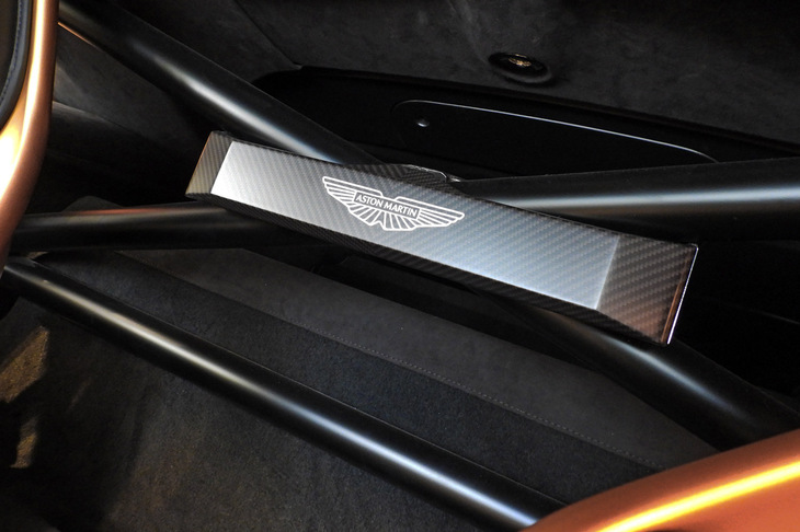 アストンマーティン・ヴァリアント（ハーフケージ）