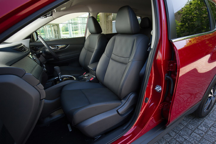 日産エクストレイル20X（フロントシート）