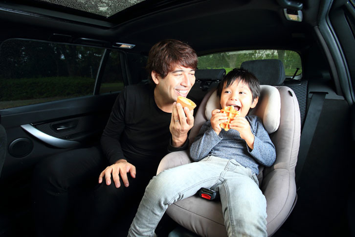 遊んだあとのおやつも楽しみ。親子で食べればなおさらだ。