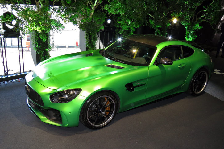 「AMG東京世田谷」のオープンに合わせ、「メルセデスAMG GT R」が日本で初公開された（日本導入については未定）。