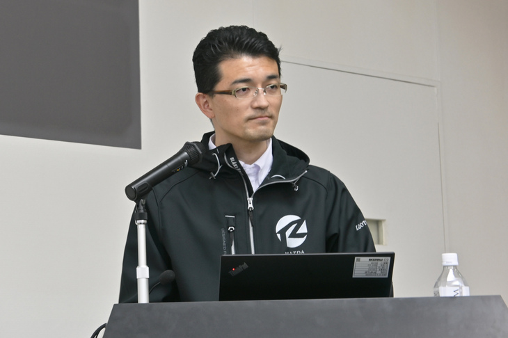 マツダのモータースポーツに関する取り組みを説明する、ブランド体験推進本部ブランド体験ビジネス企画部主幹の後藤憲吾氏。