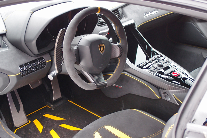 ランボルギーニ・チェンテナリオ