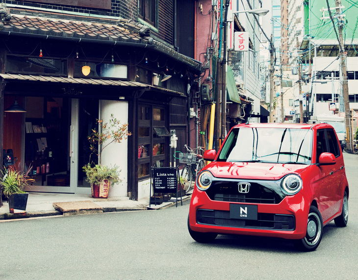 新型「ホンダN-ONE」のテレビCM「Only ONE」編で、オープニング直後に走り抜ける街角の光景。ちなみにCMは、ホンダの公式YouTubeチャンネルで視聴可能。