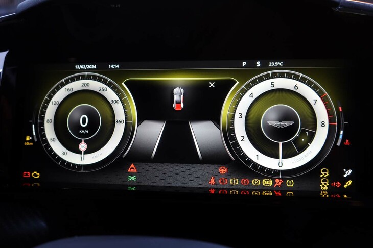 アストンマーティン・ヴァンテージ（メーターパネル）