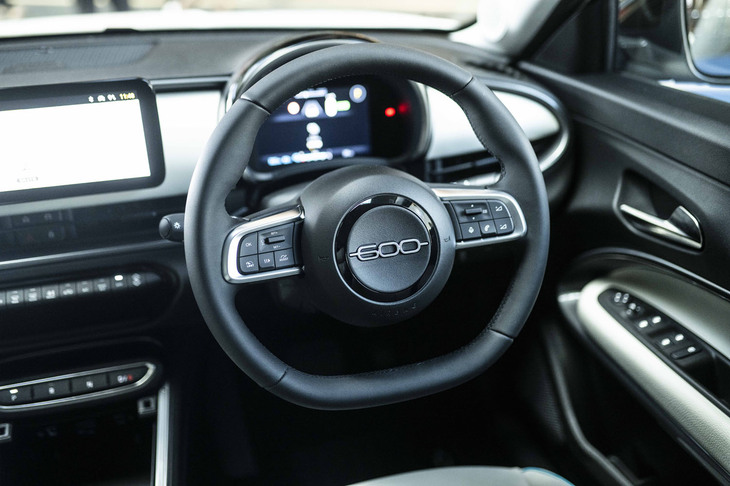 フィアット600e（ステアリングホイール）