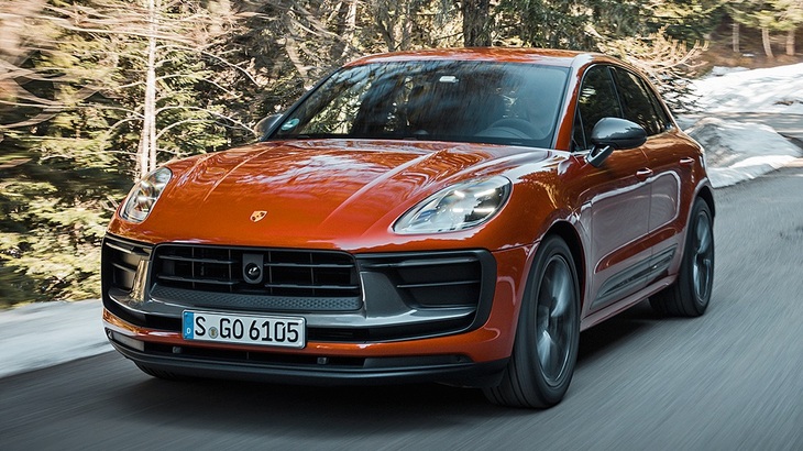 「ポルシェ・マカンT」は基準車よりも低められた車高が特徴だ。