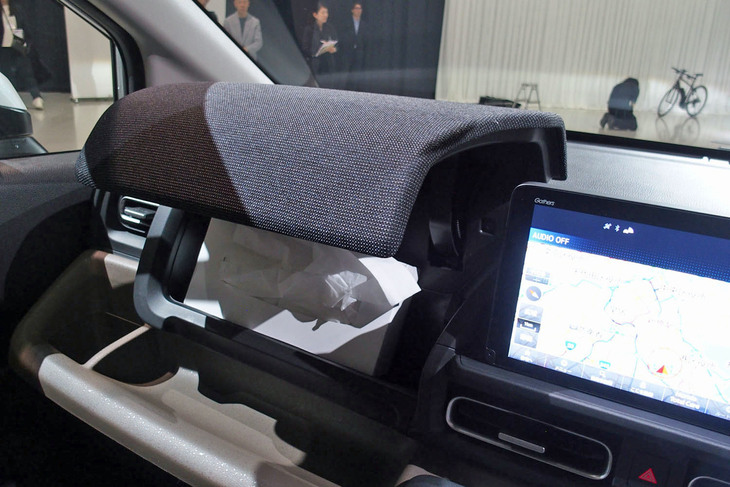 ホンダ・フリード エアーEX（グローブボックス）